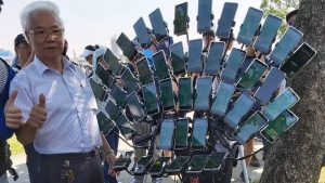 Pokémon GO-Opa rüstet auf - jetzt spielt er mit 45 Smartphones